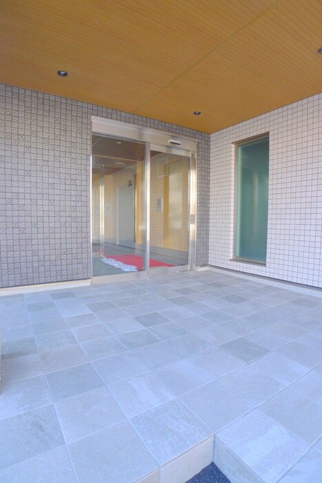 物件外観写真6　(エントランス部分)