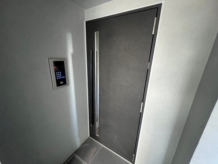 物件外観写真4　(エントランス部分)