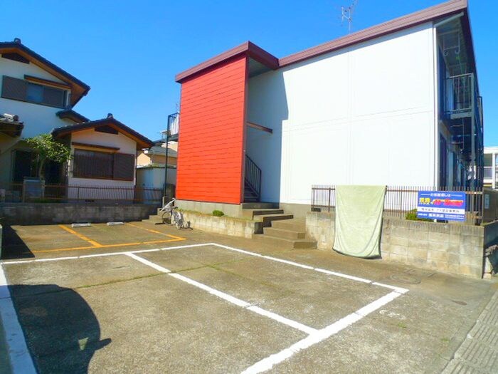 物件外観写真2　(駐車場)