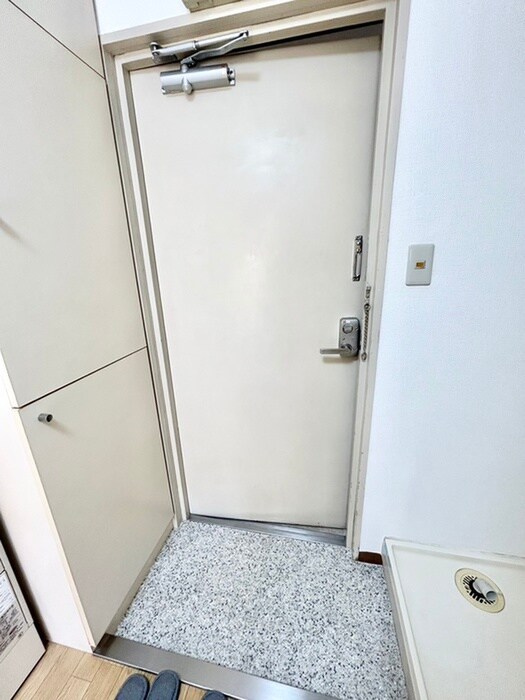 物件内観写真7　(玄関)