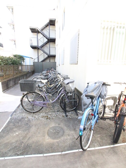 物件外観写真6　(駐輪場)