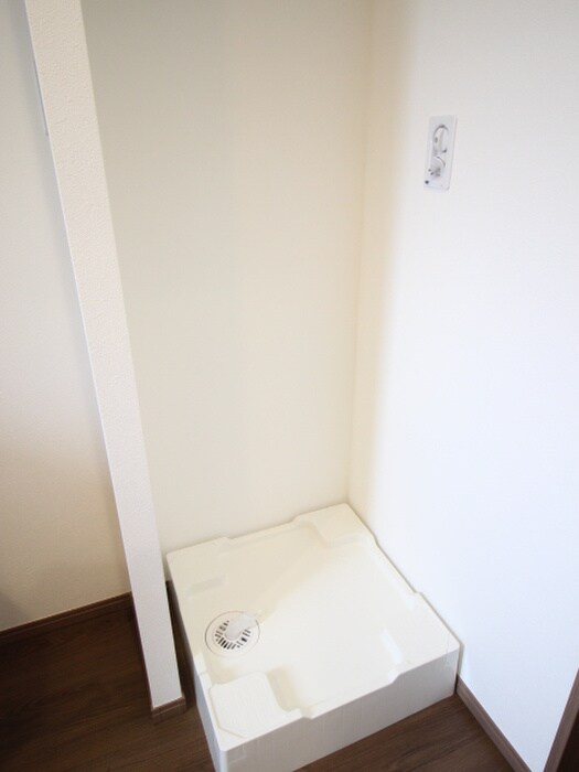 物件内観写真12　(洗濯機置場)