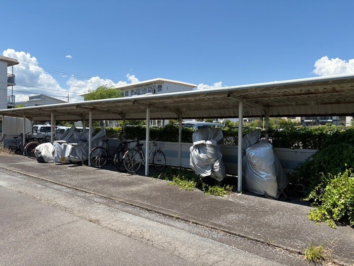 物件外観写真5　(駐輪場)