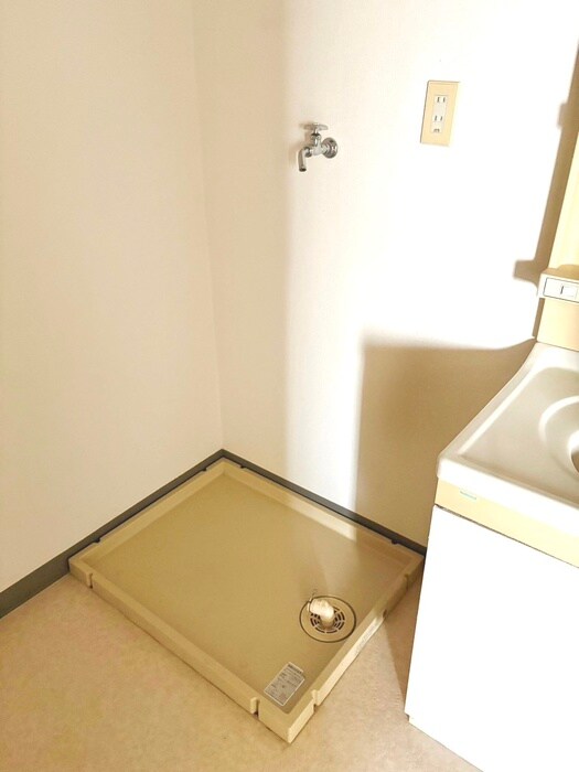 物件内観写真13　(洗濯機置場)