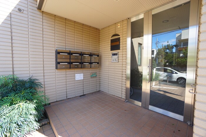 物件外観写真3　(エントランス部分)