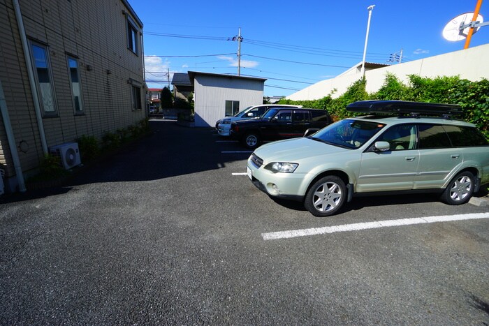 物件外観写真4　(駐車場)