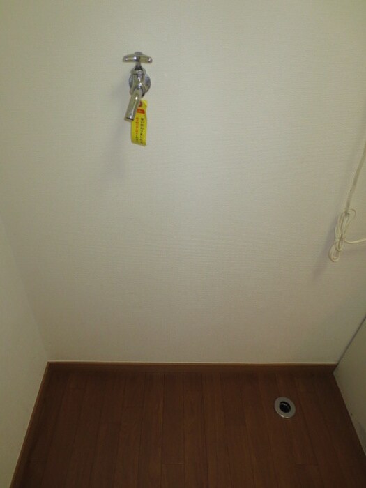 物件内観写真10　(洗濯機置場)