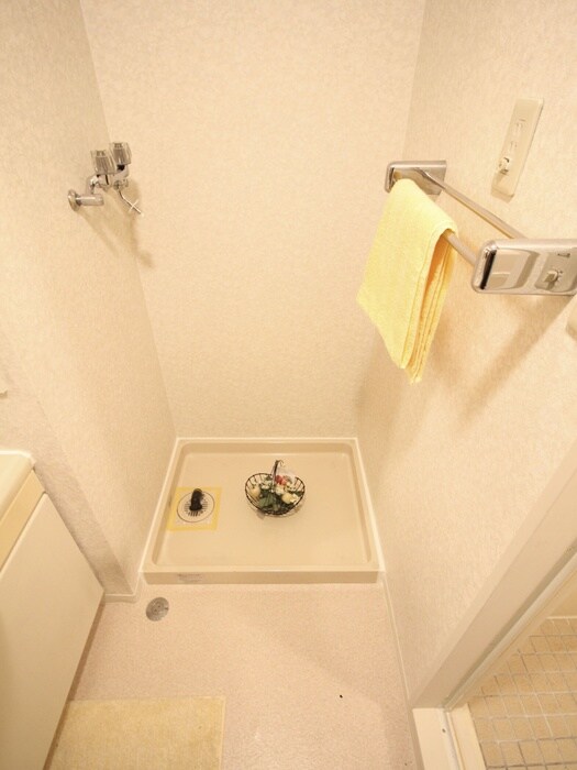 物件内観写真10　(洗濯機置場)