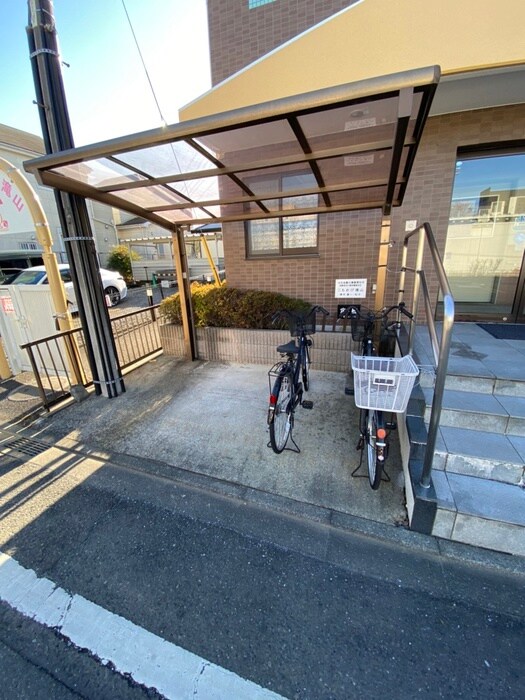 物件外観写真3　(駐輪場)