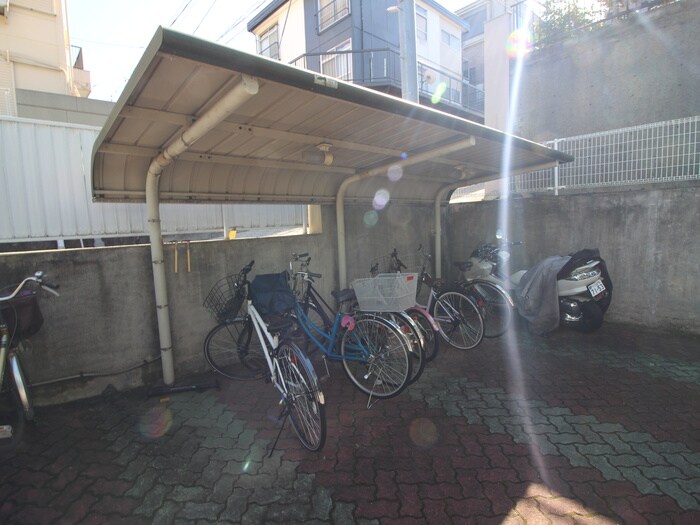 物件外観写真6　(駐輪場)