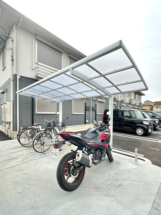 物件外観写真5　(駐輪場)