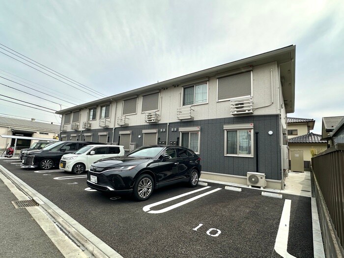 物件外観写真6　(駐車場)