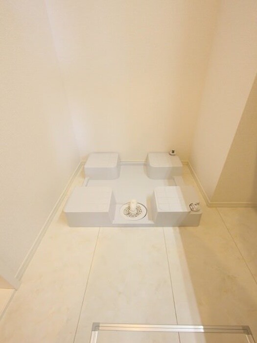 物件内観写真12　(洗濯機置場)