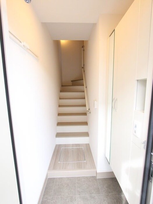 物件内観写真16　(玄関)