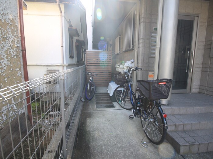 物件外観写真3　(駐輪場)