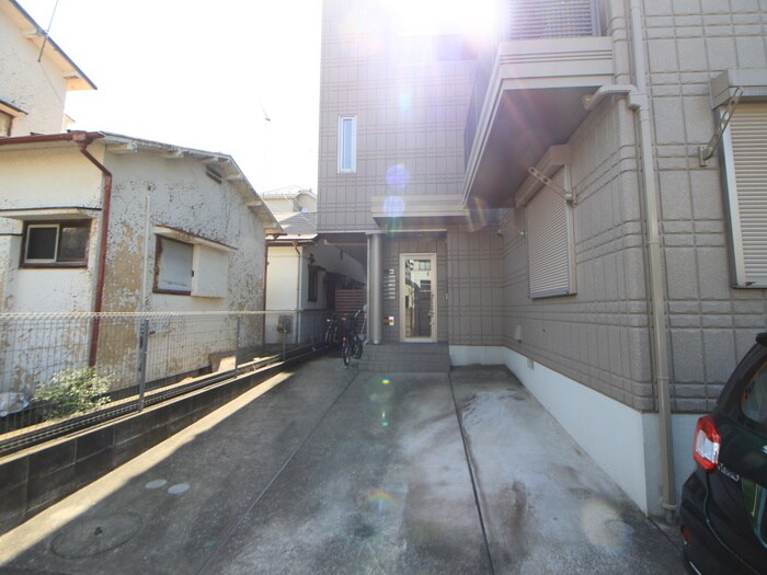 物件外観写真4　(駐車場)