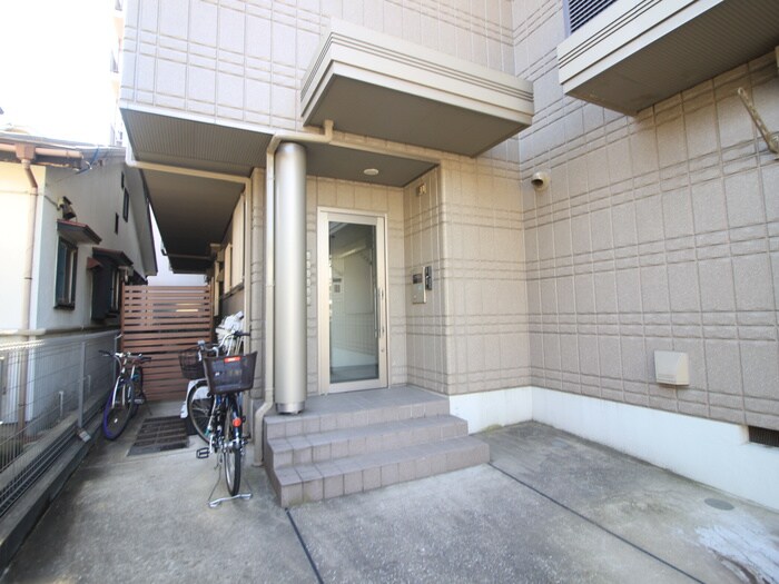 物件外観写真5　(エントランス部分)