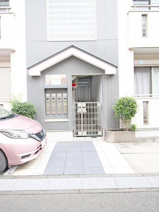 物件外観写真3　(エントランス部分)