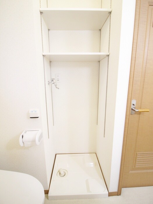 物件内観写真13　(洗濯機置場)