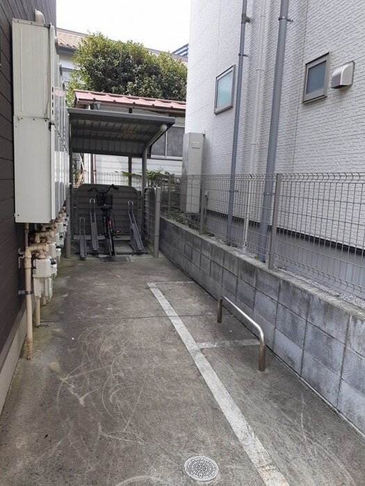 物件外観写真2　(駐輪場)