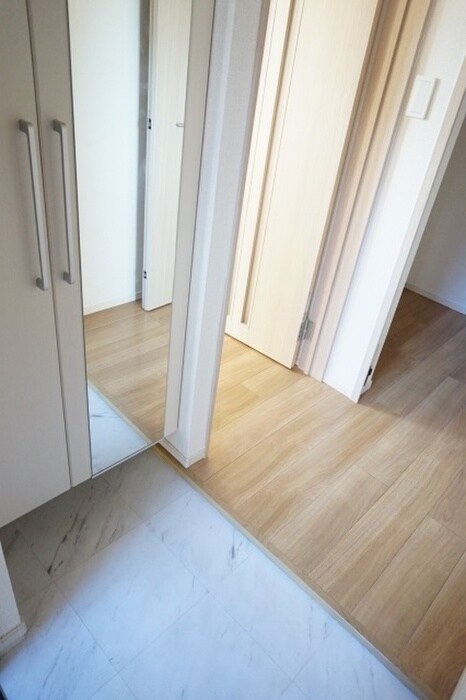 物件内観写真3　(玄関)