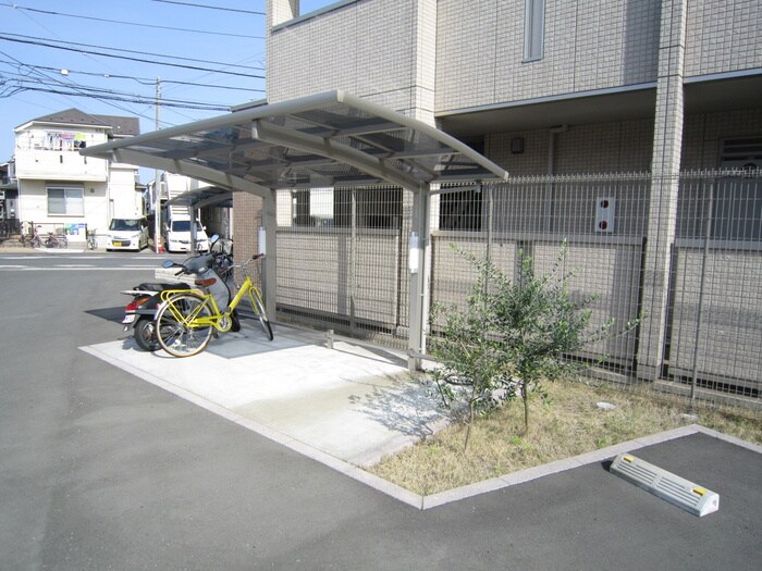物件外観写真4　(駐輪場)