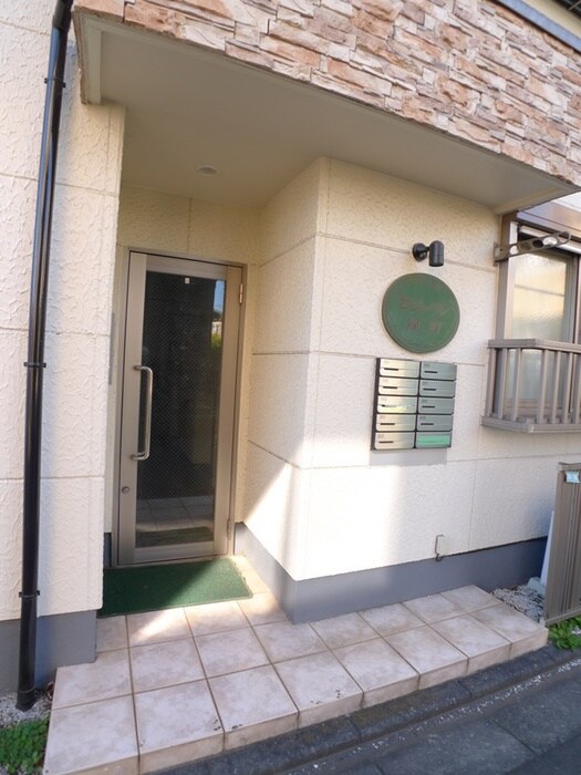 物件外観写真3　(エントランス部分)