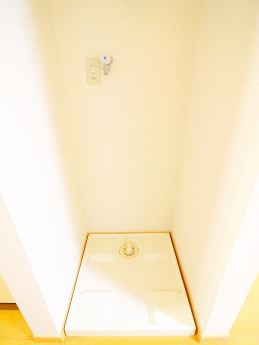 物件内観写真12　(洗濯機置場)