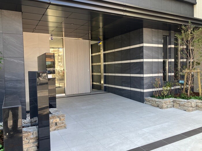 物件外観写真2　(エントランス部分)