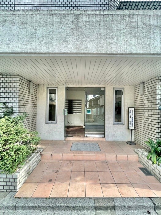 物件外観写真3　(エントランス部分)