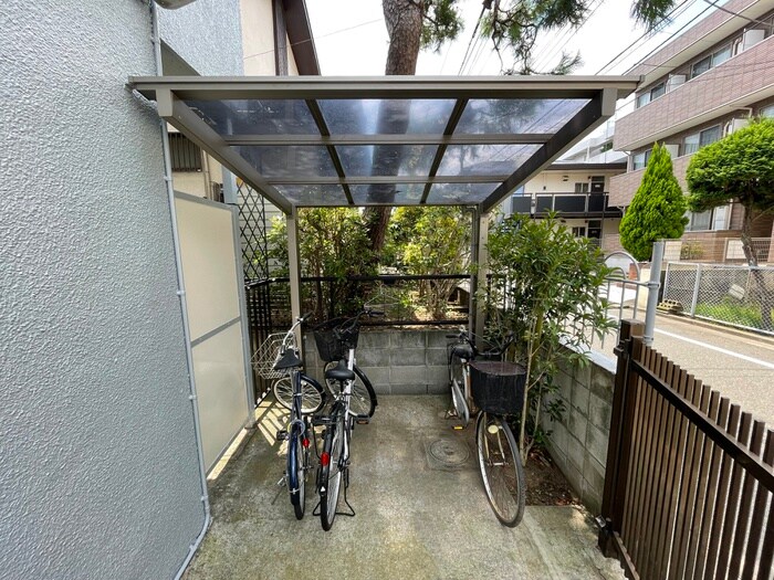 物件外観写真3　(駐輪場)