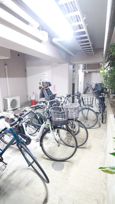 五反田コーポラス（402）の駐輪場