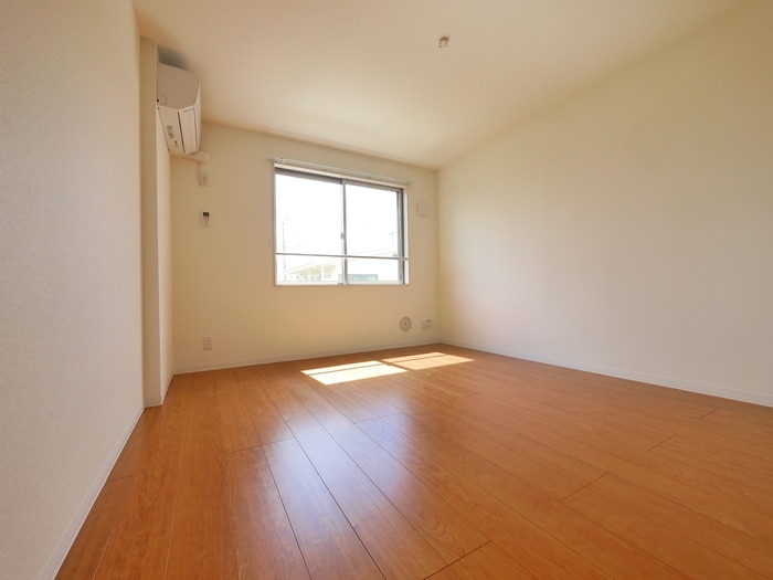 物件内観写真8　(室内からの展望)