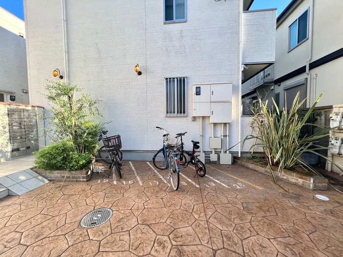 物件外観写真5　(駐輪場)