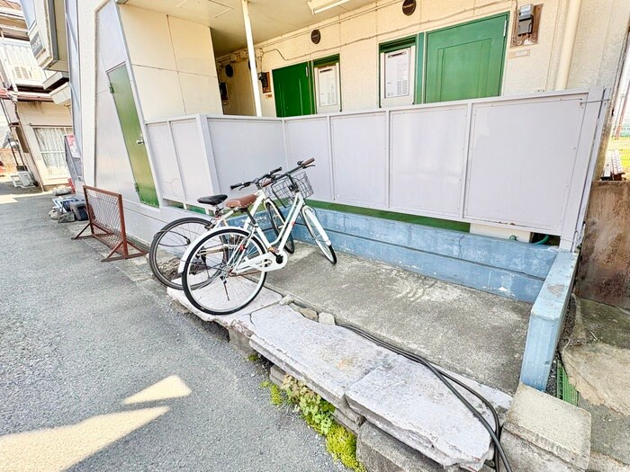 物件外観写真3　(駐輪場)