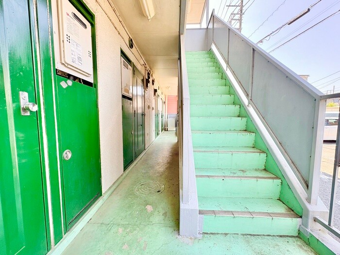 物件外観写真4　(エントランス部分)