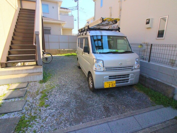 物件外観写真5　(駐車場)