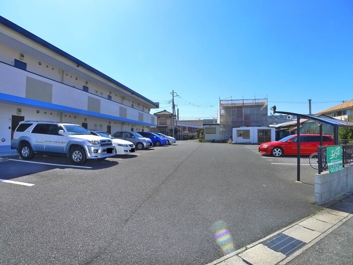物件外観写真3　(駐車場)