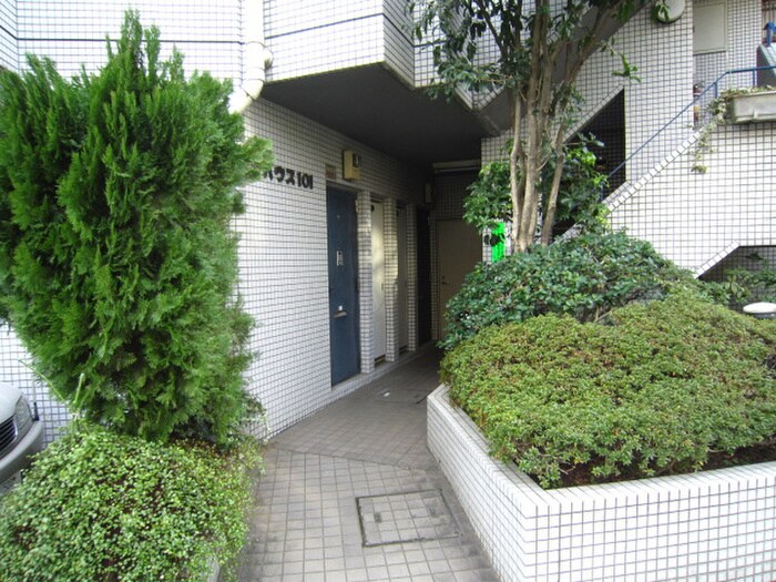 物件外観写真3　(エントランス部分)