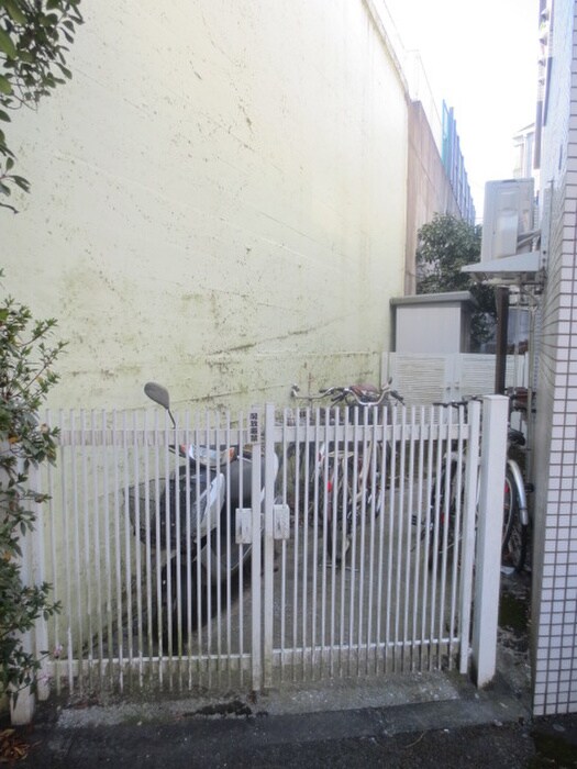 物件外観写真6　(駐輪場)