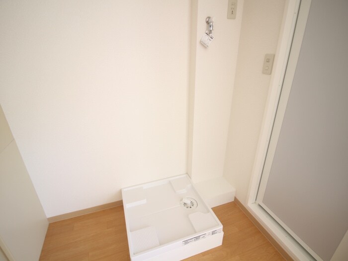 物件内観写真13　(洗濯機置場)