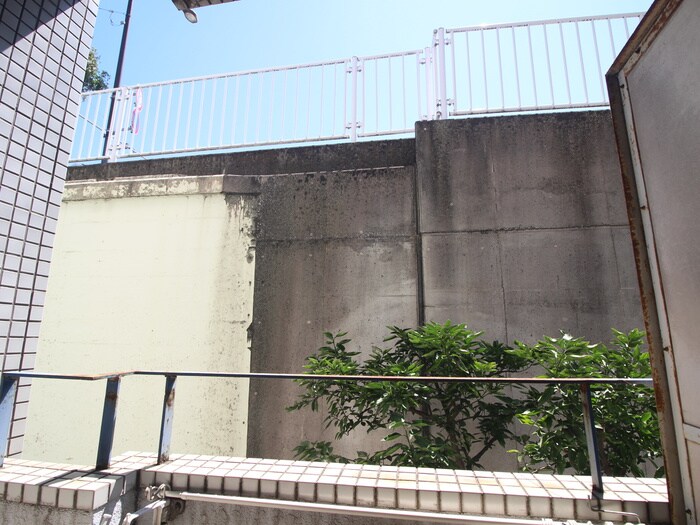 物件内観写真16　(室内からの展望)