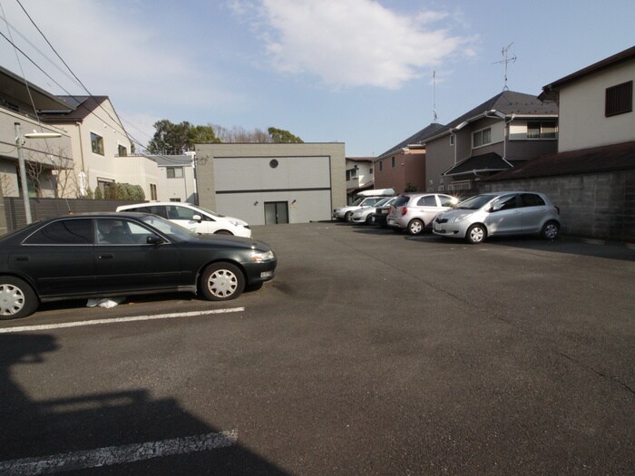 物件外観写真2　(駐車場)