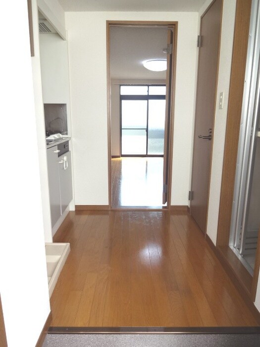 物件内観写真4　(玄関)
