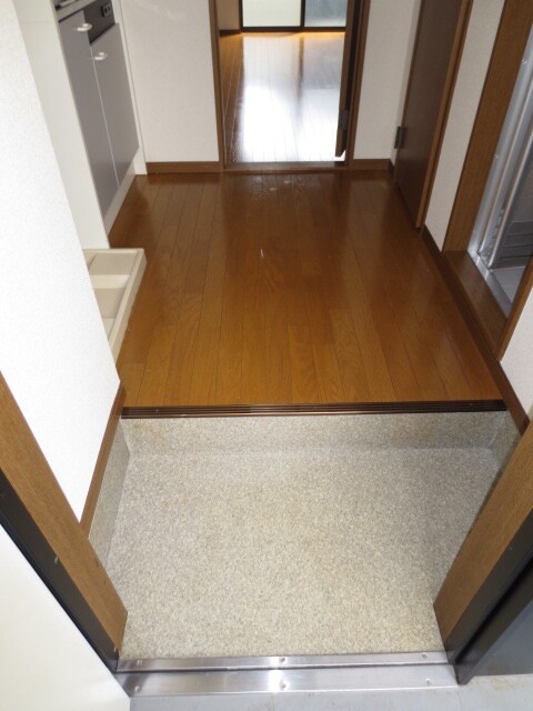 物件内観写真12　(玄関)