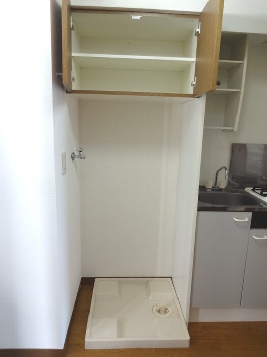 物件内観写真12　(洗濯機置場)