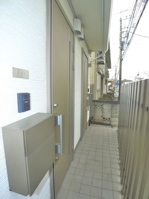 物件外観写真3　(エントランス部分)