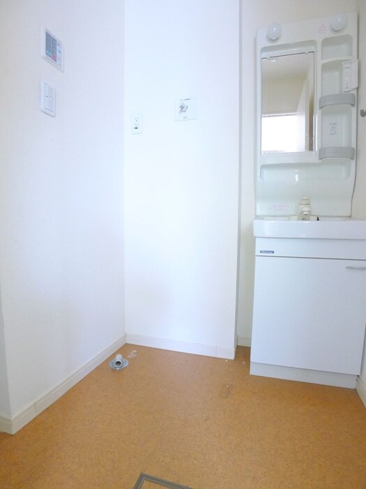 物件内観写真18　(洗濯機置場)