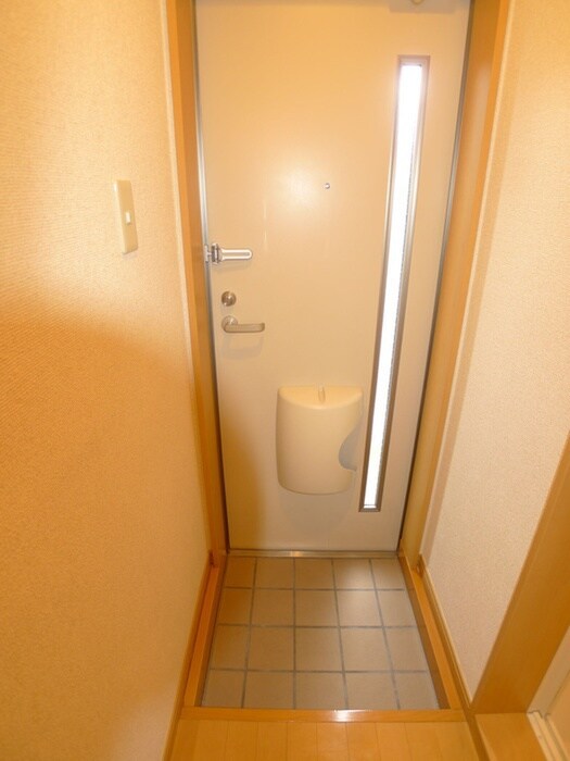 物件内観写真12　(玄関)