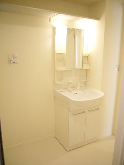 物件内観写真11　(洗濯機置場)